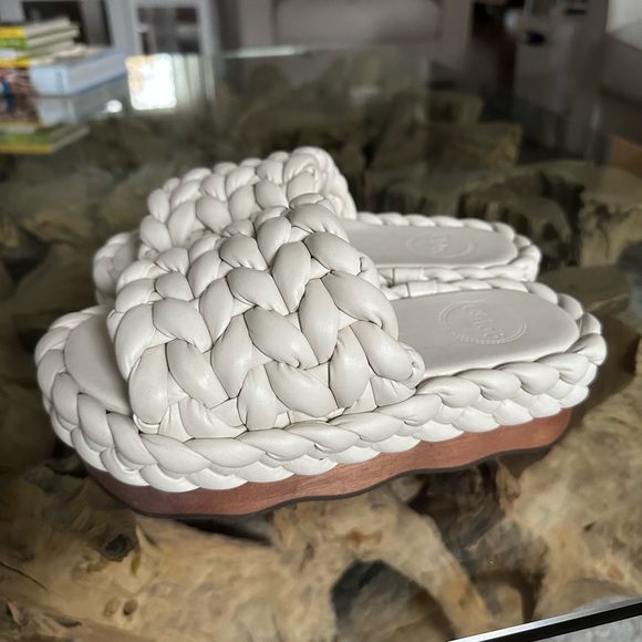 ‼️RARE‼️🎸CHLOE🎸🔥NWOT🔥Wavy Braided Leather Platform Sandals in Eggshell—size 7 - Picture 2 of 16